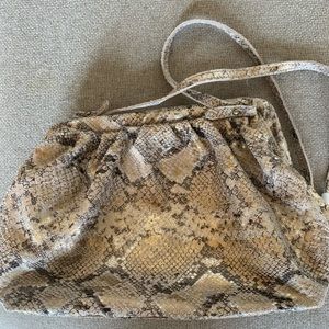 Free people Echo clutch